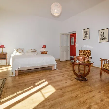 3 Bedroom Cozy Apartment In Ajaccio Apartment *